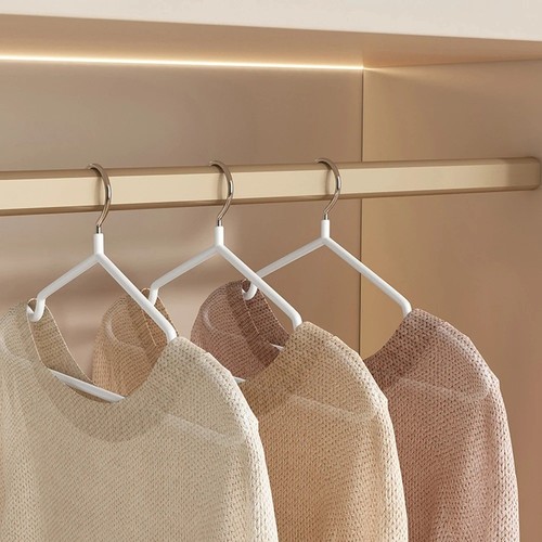 Non slip metal clothes hangers - non,